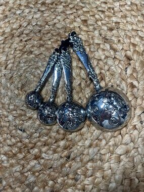 Ganz four piece measuring spoon set. Gently used.